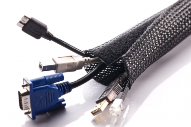 PET 編織擴充管主要用於工業中的電線、電纜捆束及保護。